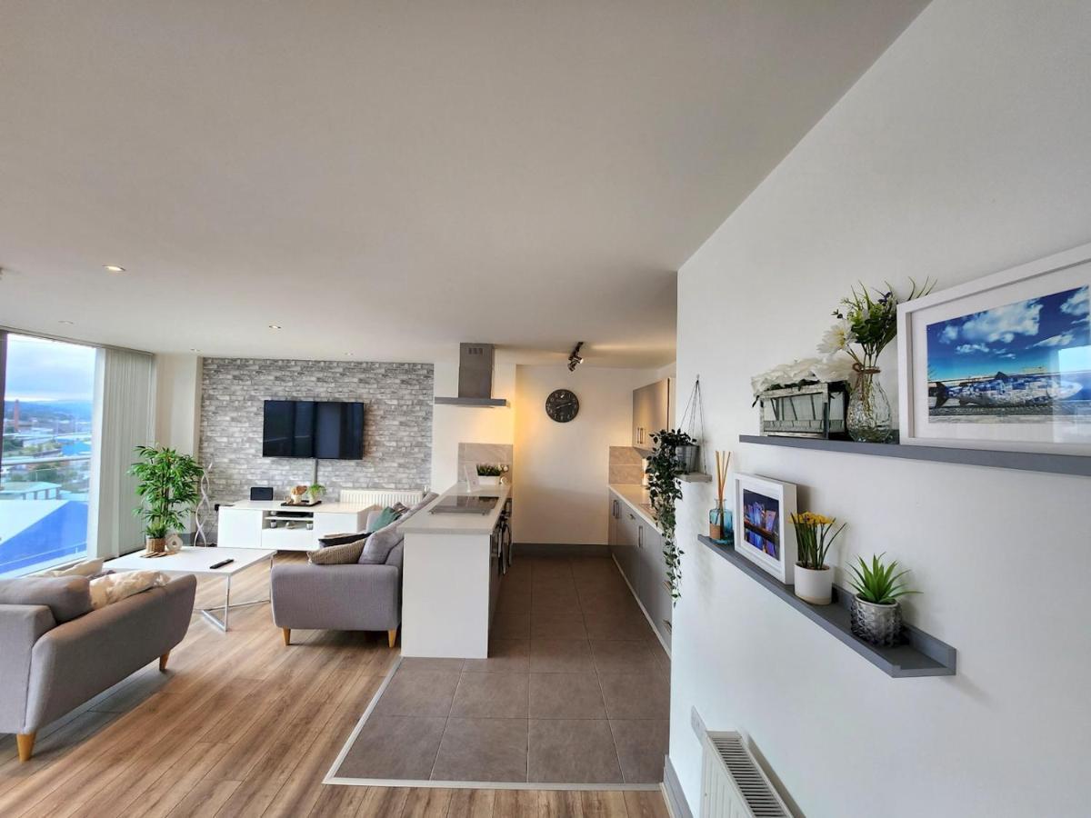 Pass The Keys Stunning Penthouse With Balcony Sunset Views Appartement Belfast Buitenkant foto