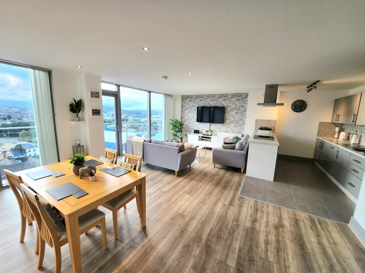 Pass The Keys Stunning Penthouse With Balcony Sunset Views Appartement Belfast Buitenkant foto